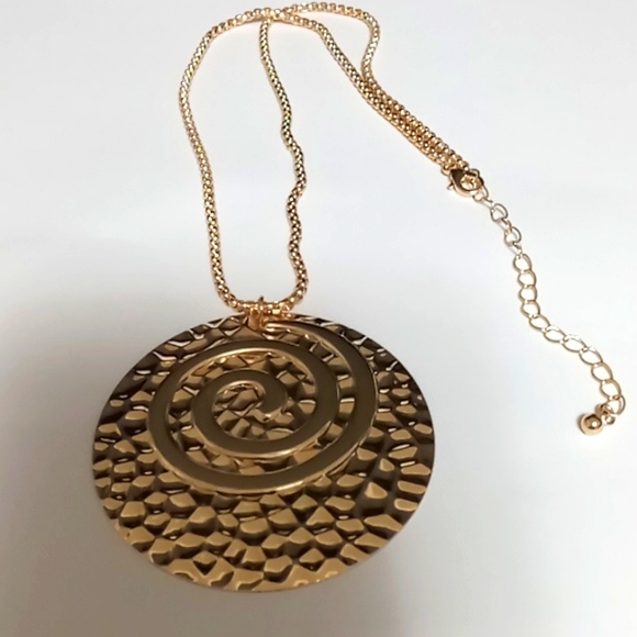 NEW conch pendant necklace set earrings 3"L gold necklace 12" with extension - Picture 3 of 4